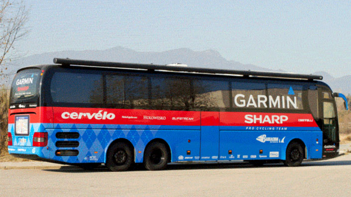 Conversion and adaptation of a coach for a professional cycling team